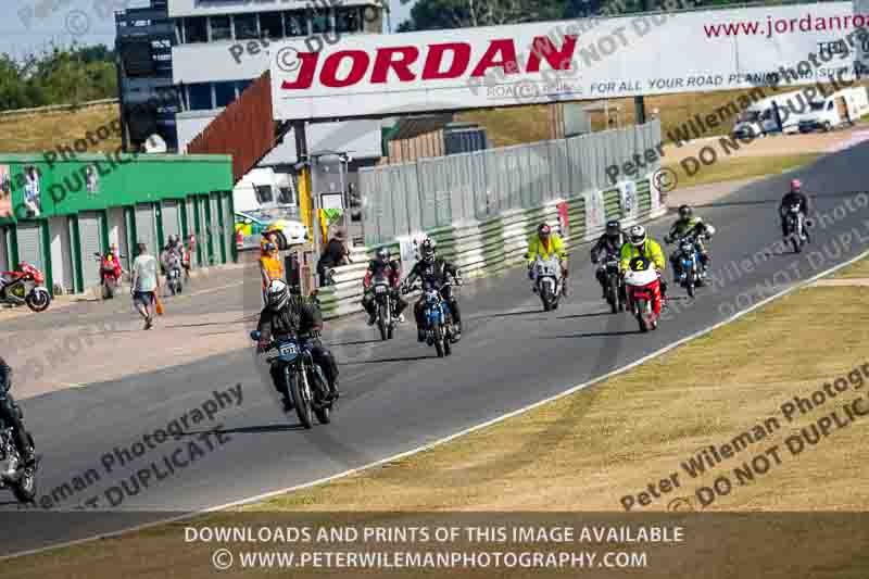 Vintage motorcycle club;eventdigitalimages;mallory park;mallory park trackday photographs;no limits trackdays;peter wileman photography;trackday digital images;trackday photos;vmcc festival 1000 bikes photographs